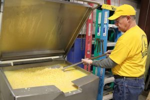 Disaster Relief volunteers prepare meals for group of federal employees affected by shutdown - Baptist Messenger of Oklahoma 2
